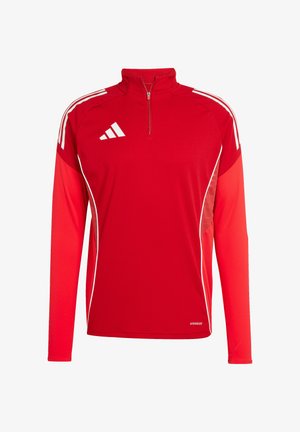 Rode langarm sportshirt met een halve rits kraag, witte accenten en een gestructureerde stof. Bevat drie diagonale strepen op de schouders.