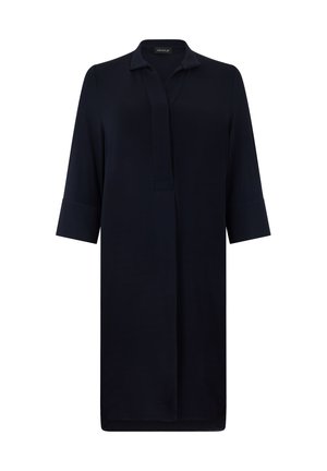 Vestito nero al ginocchio con maniche a tre quarti, colletto e patta frontale nascosta, mostrato su sfondo bianco.