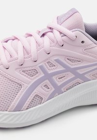 ASICS JOLT 4 - Chaussures de running sur route - cosmos/faded ash rock
