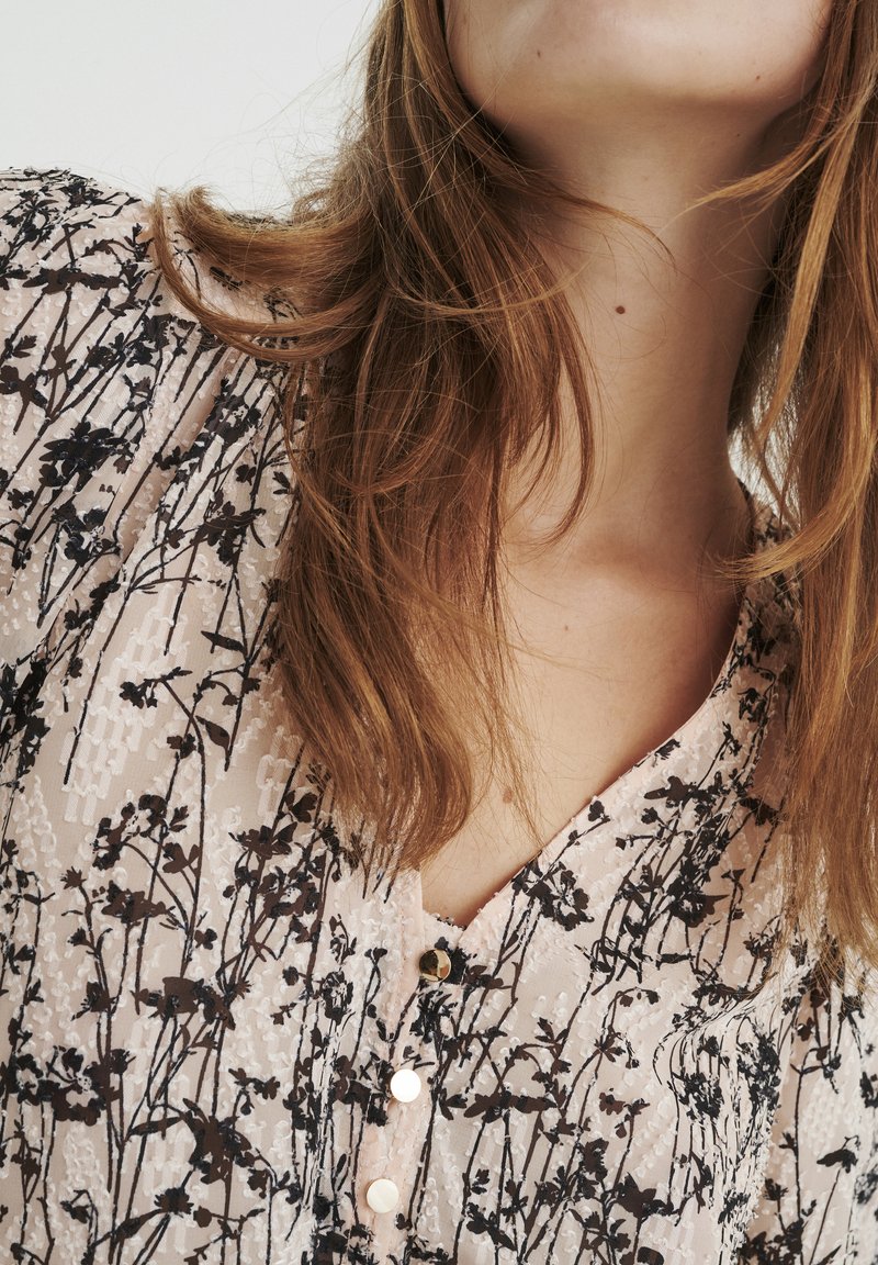 Inwear Josettaiw Blouse Cream Tan Pressed Flowers Light Pink Zalando De 