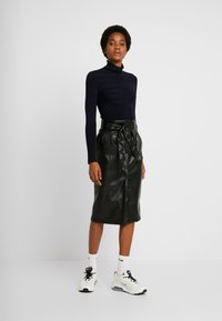 Morgan MENTOS - Strickpullover - marine