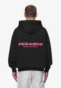Pegador COLNE LOGO HOODIE - Džemperis ar kapuci - washed black/virtual pink