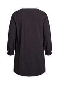 Zwarte lange mouw jurk met een ronde halslijn, gerimpelde manchetten en een rechte pasvorm. Gemaakt van lichte stof, met een effen kleur.