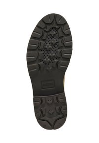 Suela de zapato de goma negra con surcos profundos, con orificios de ventilación circulares y un patrón geométrico prominente. Marca Geox visible.