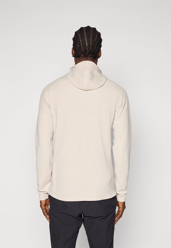 Outdoor jacket - foggy mountain3