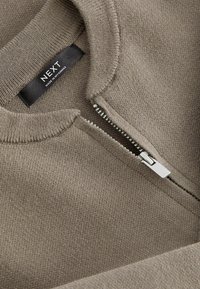 Thumbnail Image 8