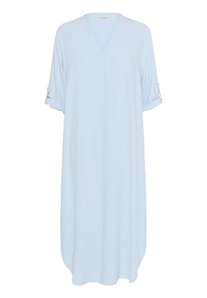 Svijetloplava haljina do koljena s V-izrezom, pažljivo oblikovanim rukavima i opuštenim krojem. Izrađena od mekog materijala, ima jednostavan, neukrašen dizajn.