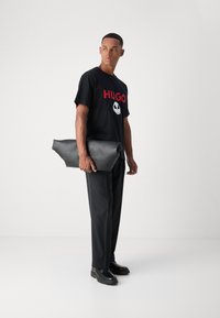 HUGO DIGHTMARE  - T-shirt med print - black