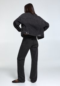 PULL&BEAR Chaqueta vaquera - black