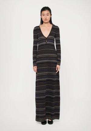 LONG DRESS - Svetríkové šaty - brown/purple