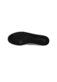 Suela de zapato de goma negra con un patrón de banda de rodadura en zigzag, presentando un acento en forma de estrella en el centro y un logo en el costado.