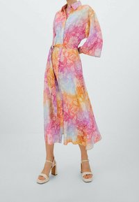 Stradivarius Vestido camisero - pink