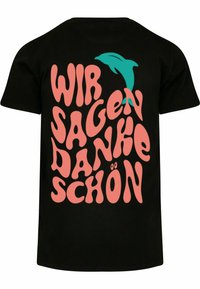 Sort bomulds t-shirt med stor, lyserød, bubble-stil tekst, der siger "WIR SAGEN DANKE SCHÖN" med en teal delfin-grafik ovenfor.