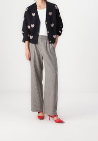 Vero Moda Neuletakki - dark blue