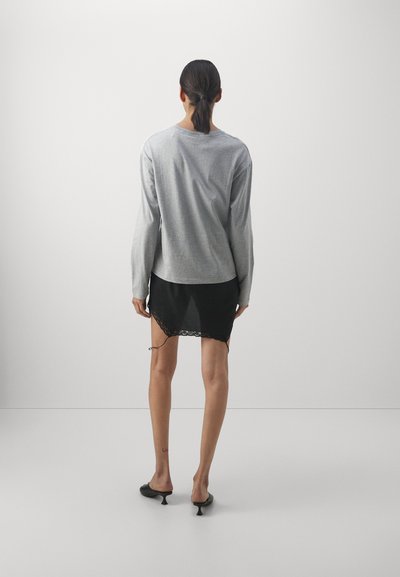 N°21 Φόρεμα από ζέρσεϊ - grigio chiaro melange