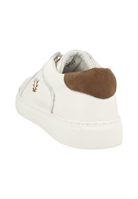 White leather sneaker featuring a brown suede heel, white rubber sole, and a subtle logo embossed on the side. Clean design and smooth texture.