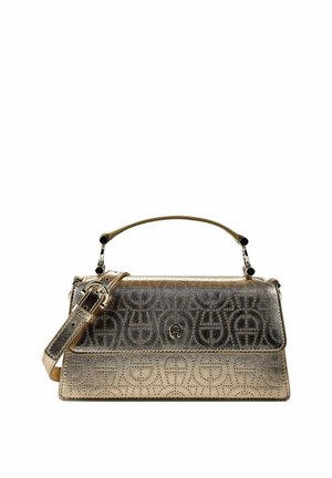 Sac à main rectangulaire métallique doré avec poignée supérieure, bandoulière réglable et motif circulaire perforé sur le rabat avant.