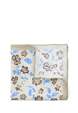 Tkanina w kwiatowy wzór z brązowymi i niebieskimi kwiatami na beżowym tle, z złożonym brzegiem i gładką teksturą.