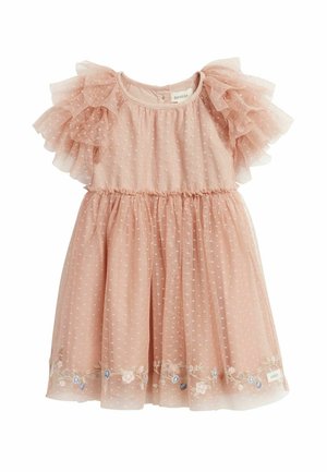 Lyserød kjole til småbørn med puffede tylærmer, prikket netoverlay, indsnævret talje og fin blomsterbroderi langs kanten.