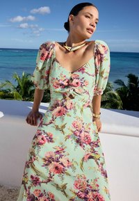 Love & Roses TWIST FRONT PUFF SLEEVE REGULAR FIT - Maksi garuma kleita - green floral