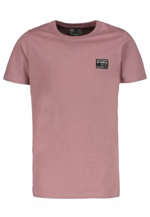 Camiseta rosa empolvado de manga corta y cuello redondo con un pequeño parche negro y blanco del logo Garcia 1972 en el pecho izquierdo.