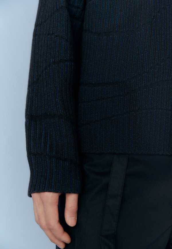 KEN RESONANCE  - Jumper4