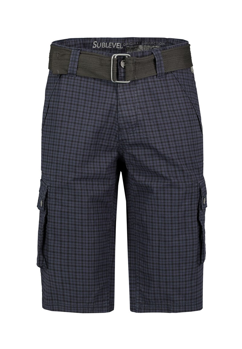 Marineblau karierte Cargo-Shorts aus strukturiertem Stoff, mit Seitentaschen und einem passenden Gürtel mit einer metallischen Schnalle.