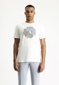 Kigili GEMUSTERTES - Camiseta estampada - ecru