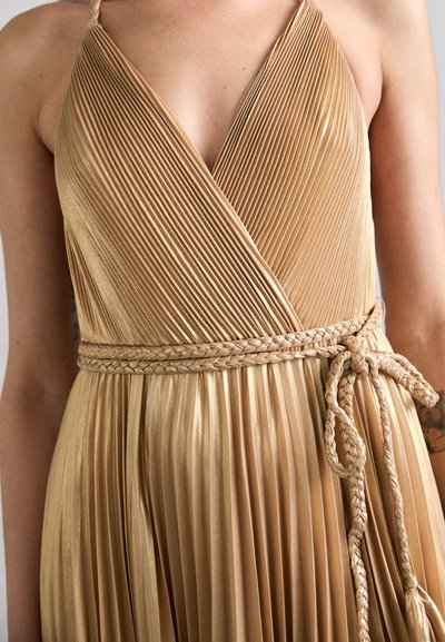 Alice + Olivia TRESA DRESS SLIT - Společenské šaty - gold