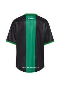 Schwarzes Sporttrikot mit einem vertikalen grünen Streifen, kurzen Ärmeln und einem grünen Kragen. Auf der Rückseite steht in weißer Schrift „INTERNATIONALS“. 