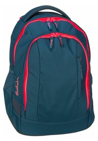 Dunkelblauer Rucksack mit leuchtend roten Reißverschlüssen und Akzenten. Verfügt über gepolsterte Trageriemen, einen strukturierten Stoff und ein geräumiges Hauptfach.