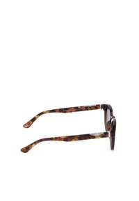 Monture de lunettes à motif écaille avec verres foncés et logo ailé argenté sur les branches, vue de profil sur fond blanc.