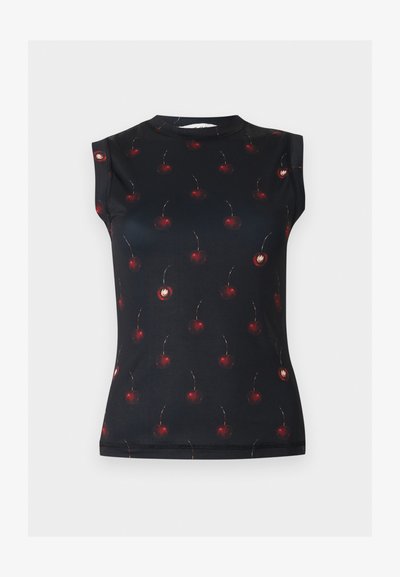 Μαύρο αμάνικο τοπ με μοτίβο από σκούρες κόκκινες κεράσιες με κοτσάνια, κατανεμημένες ομοιόμορφα σε όλο το ύφασμα.