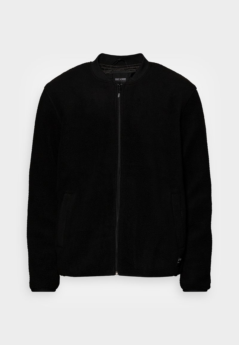 Veste en polaire noire avec un col rond, fermeture éclair intégrale, poches latérales et un tissu texturé pour la chaleur et le confort.
