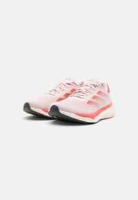adidas Performance SUPERNOVA STRIDE - Hardloopschoenen voor op de weg - sandy pink/preloved scarlet/alumina