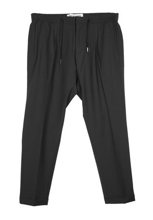 Schwarze Hosen aus leichtem Stoff, mit einem elastischen Bund und Kordelzug, gefalteter Vorderseite und schmal zulaufendem Bein.