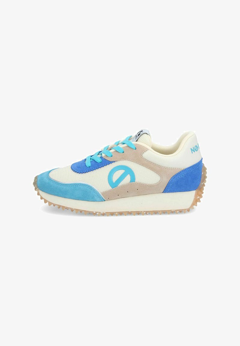 Sneakers with a beige mesh upper, blue suede accents, and light blue laces. Features a textured rubber sole with spikes for grip.