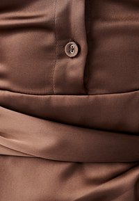 BWLDR KAY - Blusenkleid - chocolate