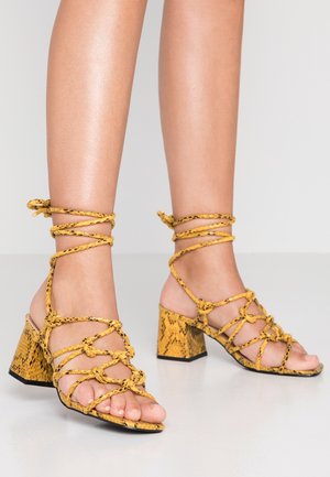 Public Desire Sandały