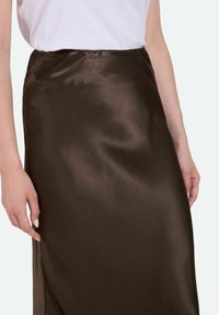 Minimum VALENTINAS - Suknja A kroja - brown