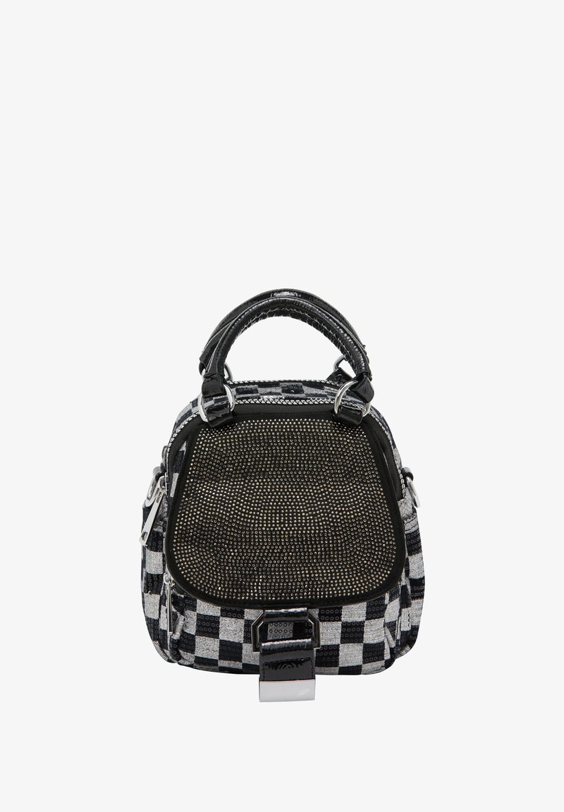 Sorte og hvide ternede håndtaske med rhinsten-besætning, robust håndtag og lynlåslukning. Har blanke detaljer og en kompakt form.