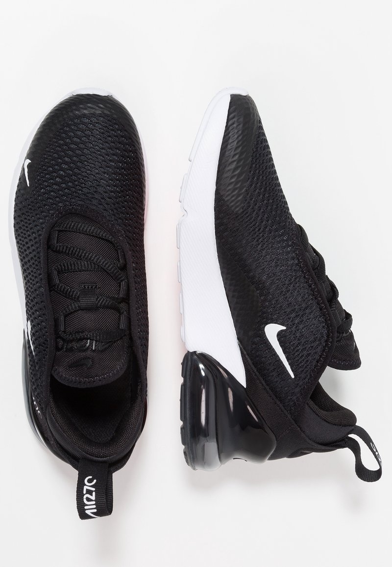 Paire de baskets Nike Air Max 270 noires et blanches avec tige en mesh et amorti à air visible sur fond blanc.