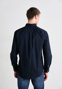 Tommy Hilfiger CORE FLEX SOLID SHIRT - Skjorter - desert sky
