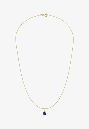 Zlatý náhrdelník s hladkým, tenkým dizajnom, s príveskom v tvare slzy so tmavomodrým drahokamom.