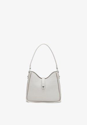 Witte leren handtas met enkele band en centrale sluiting, weergegeven tegen een effen witte achtergrond.