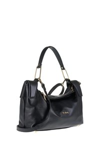 Borsa a mano in pelle nera con hardware dorato, zip superiore, doppi manici e tracolla staccabile, inclinata su sfondo bianco.