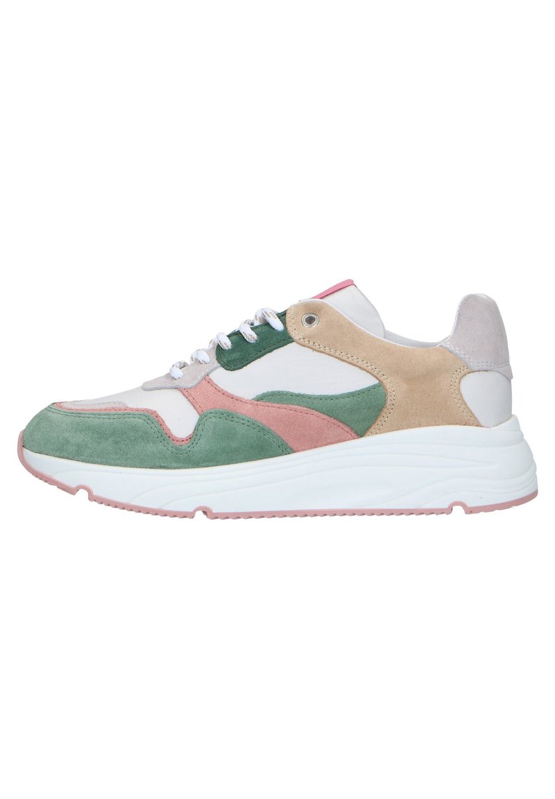 Sneakers con una base bianca e accenti in suede verde, rosa e beige. Punta arrotondata, design con lacci e una suola spessa bianca.