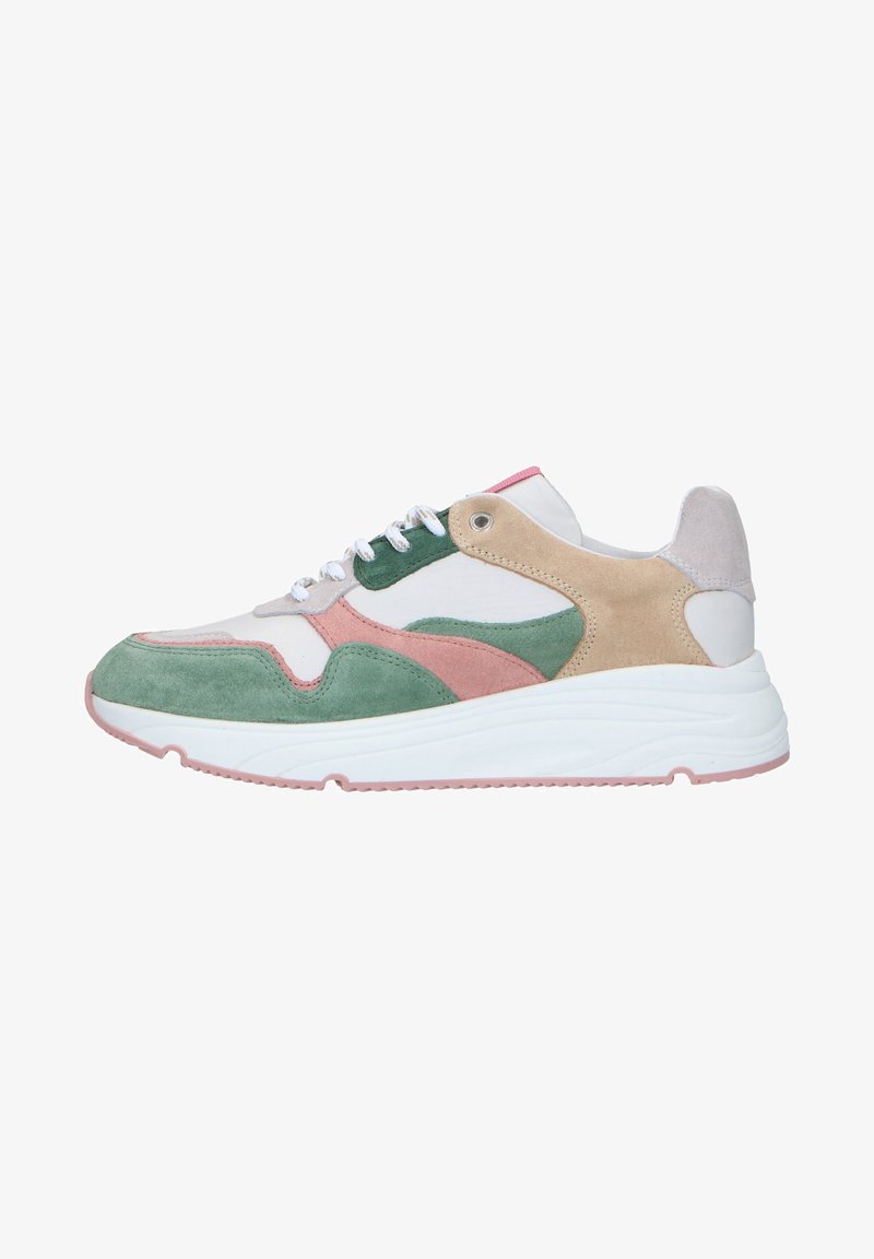 Sneakers con una base bianca e accenti in suede verde, rosa e beige. Punta arrotondata, design con lacci e una suola spessa bianca.
