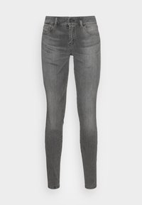 Jeans ajustados grises de mezclilla, con un diseño clásico de cinco bolsillos, un ligero desgaste y detalles de costura cerca de los bolsillos.