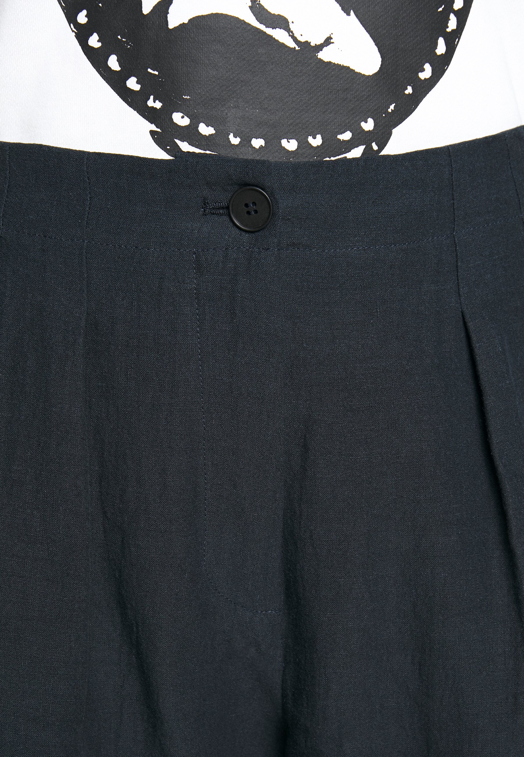 McQ Alexander McQueen TROUSERS Shorts deep ink Zalando.no McQ Alexander McQueen TROUSERS - Bukse - deep ink